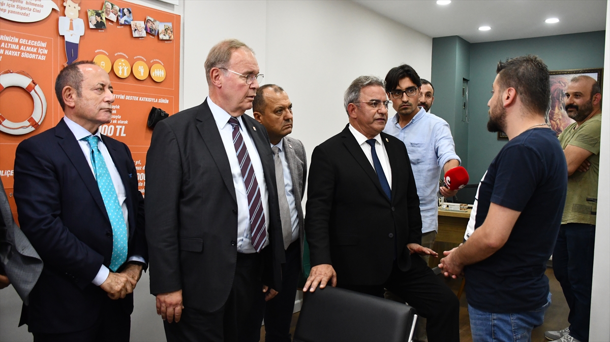 CHP Ekonomi Masası heyeti, Sivas'ta esnafı ziyaret etti