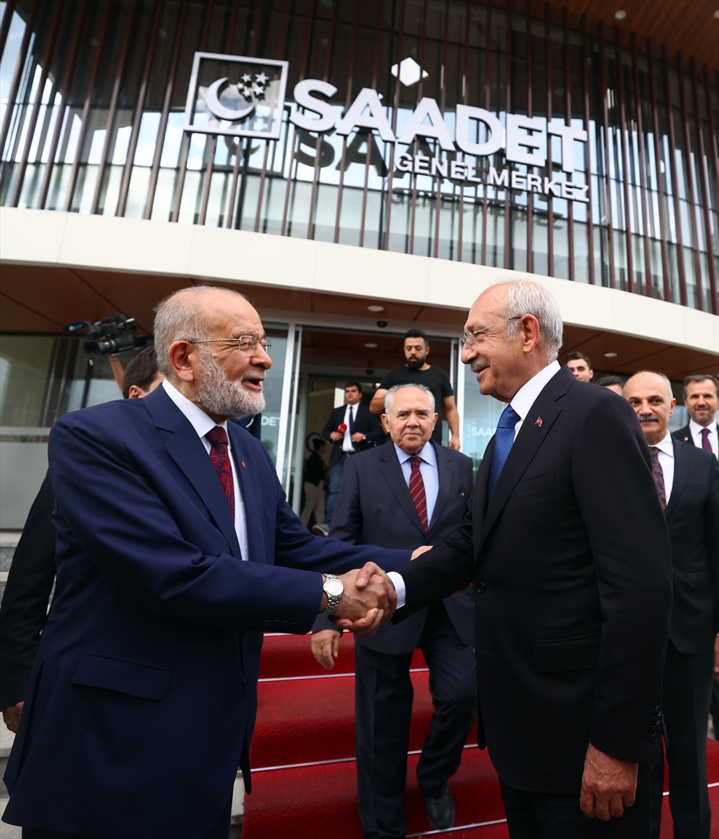 CHP Genel Başkanı Kılıçdaroğlu, Saadet Partisi Genel Başkanı Karamollaoğlu ile görüştü