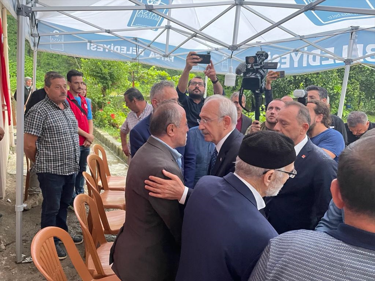 CHP Genel Başkanı Kılıçdaroğlu, şehit Kesti'nin ailesine taziye ziyaretinde bulundu