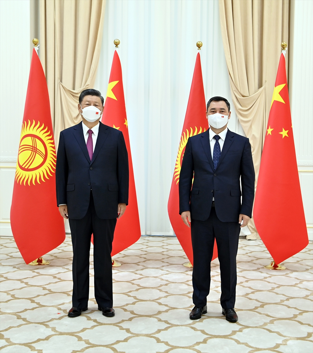 Çin ve Kırgızistan liderleri, Şanghay İşbirliği Örgütü Zirvesi'nde görüştü