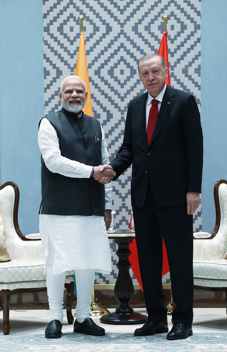 Cumhurbaşkanı Erdoğan, Hindistan Başbakanı Modi ile bir araya geldi