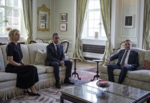 ANKARA (AA) – Cumhurbaşkanı Yardımcısı Fuat Oktay, İngiltere'nin (Birleşik Krallık)