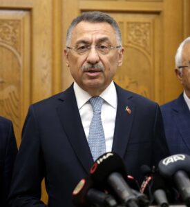 SİVAS (AA) – Cumhurbaşkanı Yardımcısı Fuat Oktay, Türkiye'nin her şartta