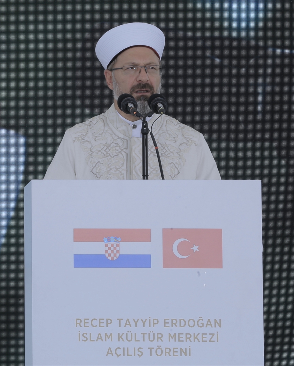 Diyanet İşleri Başkanı Erbaş, Sisak İslam Kültür Merkezi'nin açılışında konuştu: