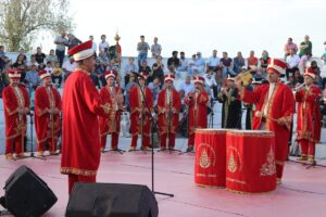 EDİRNE (AA) – Edirne'de "Uluslararası Tarihi Uzunköprü Festivali" etkinliklerle başladı.