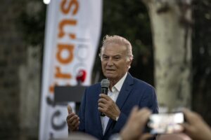 İSTANBUL (AA) – Yeşilçam'ın usta oyuncularından Ediz Hun ve yönetmen