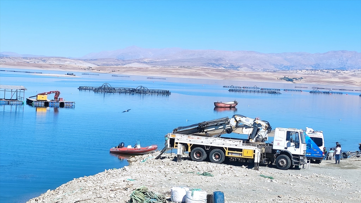 ELAZIĞ (AA) – Elazığ'da Keban Baraj Gölü'nde önceki gün batan