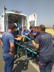 ELAZIĞ (AA) – Elazığ'da hafif ticari aracın devrilmesi sonucu 3