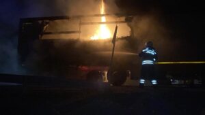 ERZİNCAN (AA) – Erzincan'da tırın dorse bölümünde çıkan yangın, itfaiye