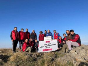 - Eğitimde Allahuekber Dağı'na zirve tırmanışı yapıp şehitler için de