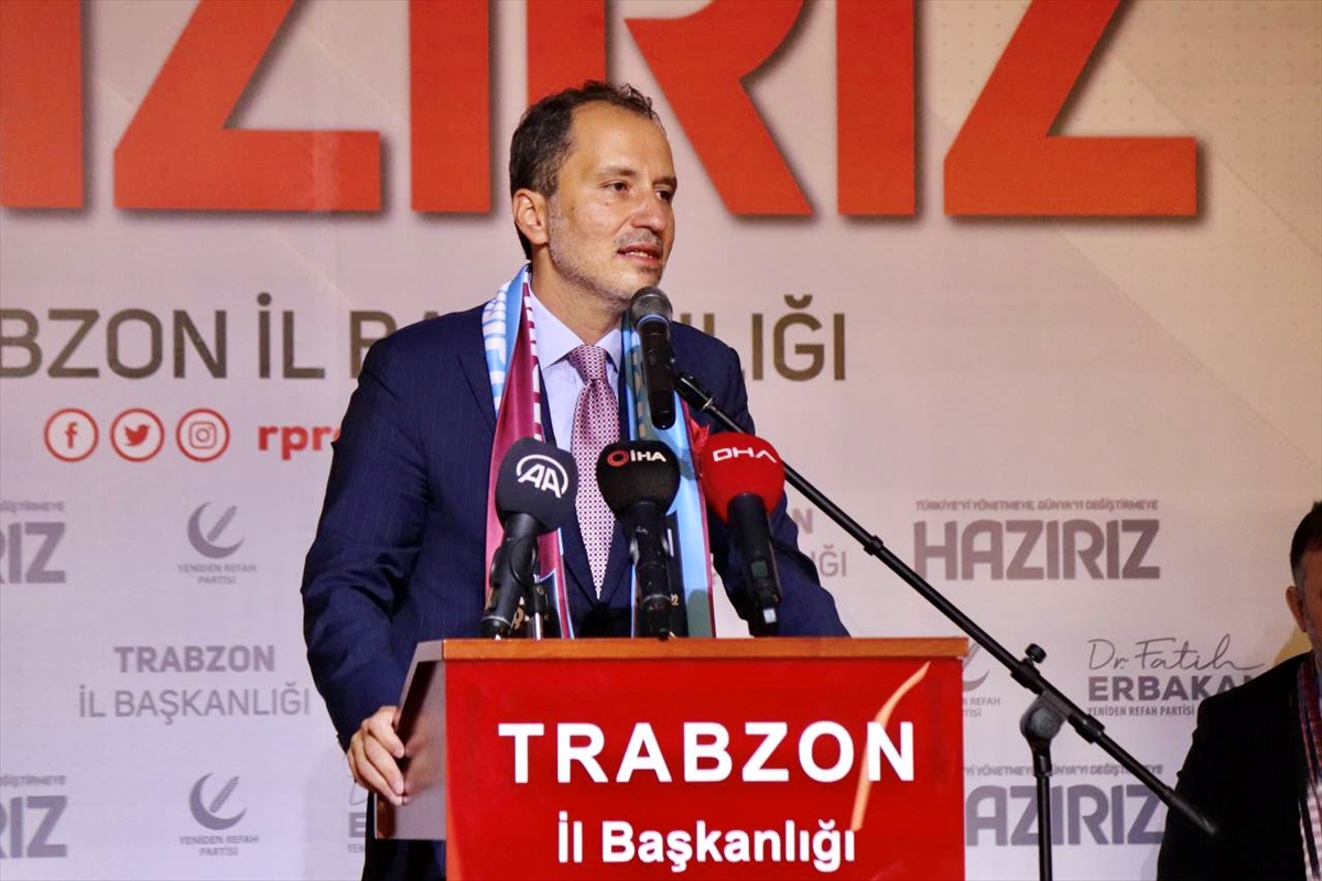 Fatih Erbakan, Trabzon'da partisinin il kongresine katıldı: