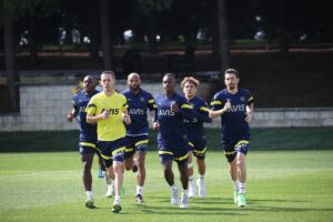 - Luan Peres tedavisi devam ettiği için, Emre Mor ise