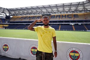 İSTANBUL (AA) – Fenerbahçeli Joshua King, "Taraftarlarımızı mutlu edebilmek için,