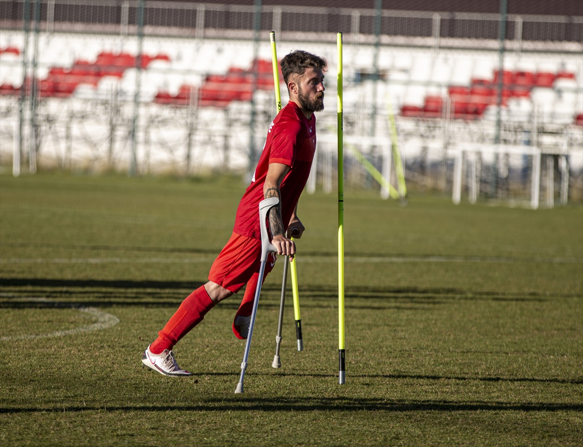 Futbol sevdasıyla engelini aştı şimdi milli takımın gol yükünü omuzluyor