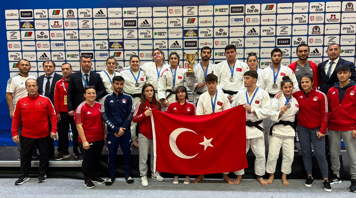 Gençler Avrupa Judo Şampiyonası'nda karma takımlarda Türkiye gümüş madalya kazandı