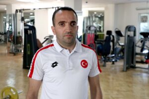 DİYARBAKIR (AA) – AHMET KAPLAN – Diyarbakır'da apartman görevlisi babasına