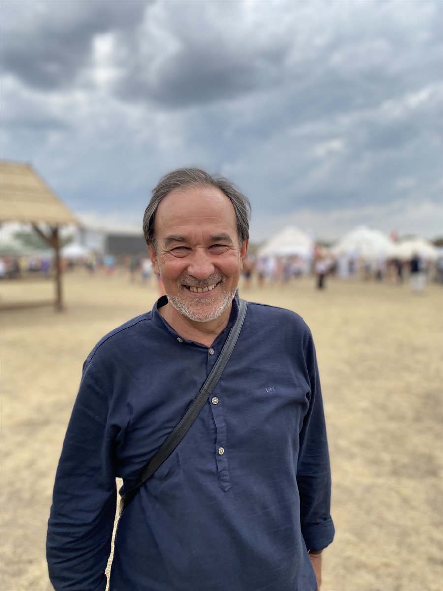 - "Allah'tan diliyorum, her daim barış olsun. Çocuklarımız zorluk görmesin.