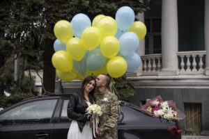 - Şehir merkezinde yer alan nikah dairesinde çiftler sırayla içeri