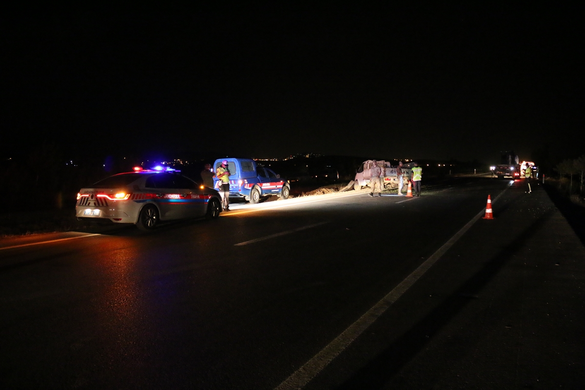 Hatay’da otomobille pikabın çarpıştığı kazada 6 kişi yaralandı