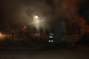 IĞDIR (AA) – Iğdır'da, belediyeye ait sebze halinde iki ayrı