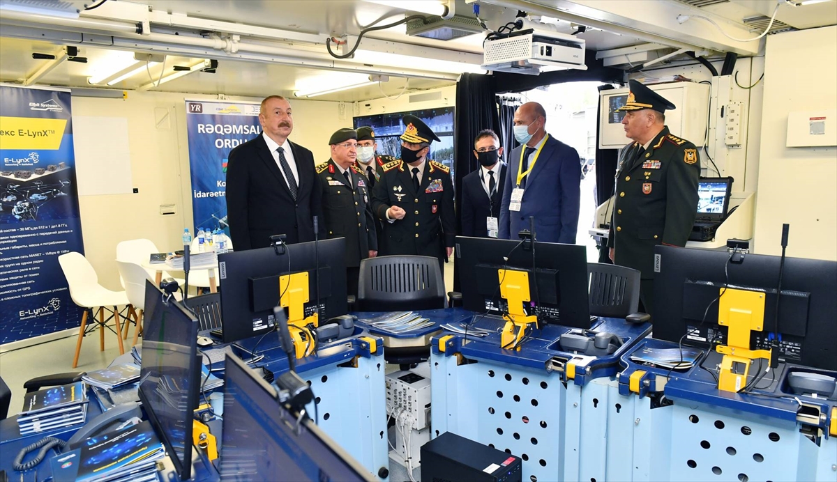İlham Aliyev, 4. Azerbaycan Uluslararası Savunma Fuarı'nı ziyaret etti