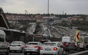 İSTANBUL (AA) – İstanbul'da okulların açılması ve haftanın ilk günü