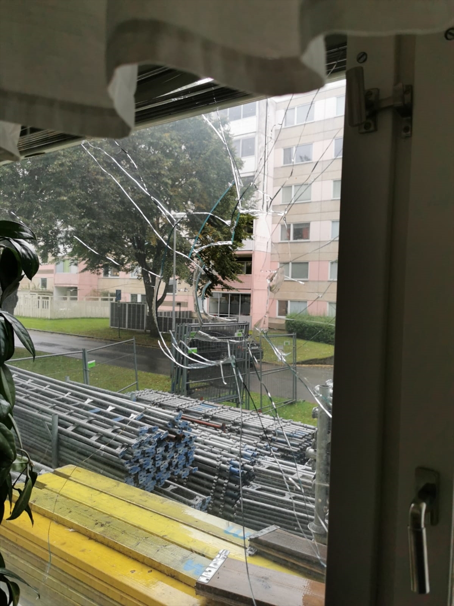 İsveç'te Türk camisine taşlı saldırı