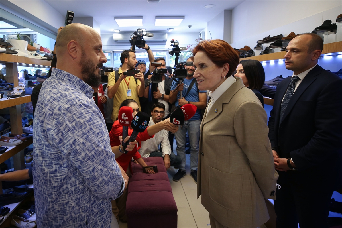 İYİ Parti Genel Başkanı Akşener İstanbul'da esnafı ziyaret etti