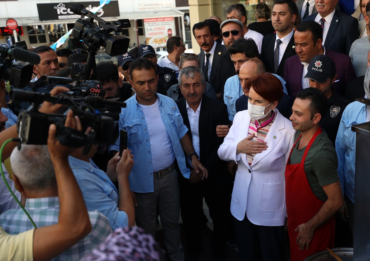 İYİ Parti Genel Başkanı Akşener'den Pursaklar ve Keçiören'de esnaf ziyareti: