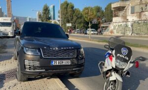 İZMİR (AA) – İzmir'in Konak ilçesinde yolun karşısına geçmeye çalışan