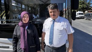 ISPARTA(AA) – Isparta'da aynı halk otobüsünde eşiyle vardiyalı olarak şoförlük