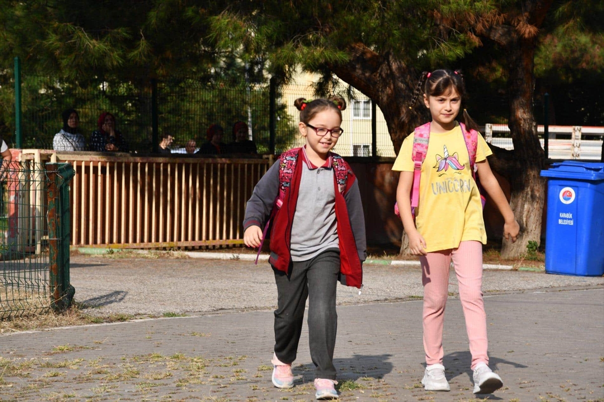 Düzce, Karabük, Bolu ve Kocaeli'de öğrenciler okullarıyla buluştu