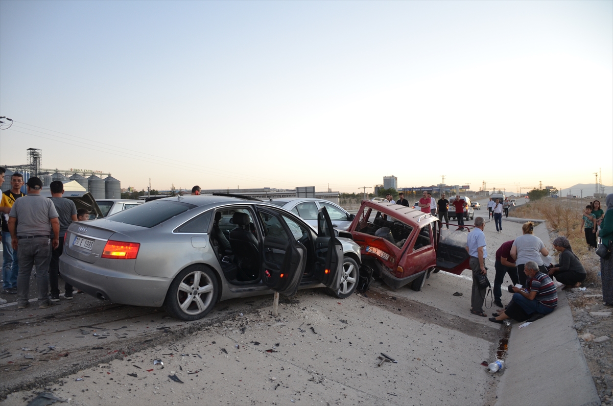 Karaman'da zincirleme trafik kazasında 4 kişi yaralandı