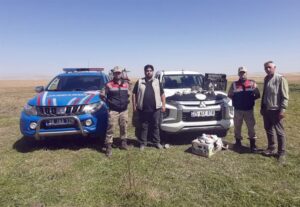 KARS (AA) – Kars'ın Selim ilçesinde, kaçak avlanan 2 kişiye