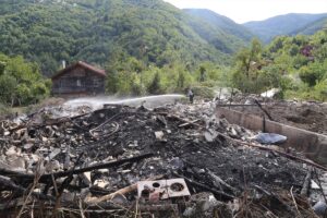 VALİ ÇAKIR İLE YANGIN ÇIKAN EVİN SAHİBİNİN AÇIKLAMALARI EKLENDİ