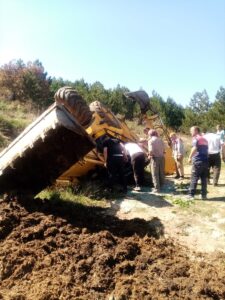 KASTAMONU (AA) – Kastamonu’nun Taşköprü ilçesinde devrilen kepçenin operatörü yaralandı.
