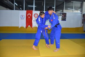 HAKKARİ (AA) – SAYİM HARMANCI – Hakkari'de özel harekat polisinin