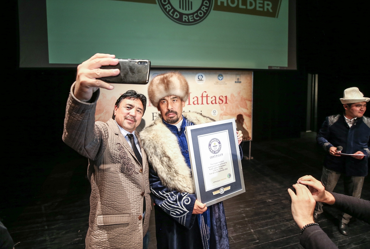 Kırgız Manasçı İsakov, 124 saat Manas okuyarak Guinness Rekorlar Kitabı'na girdi
