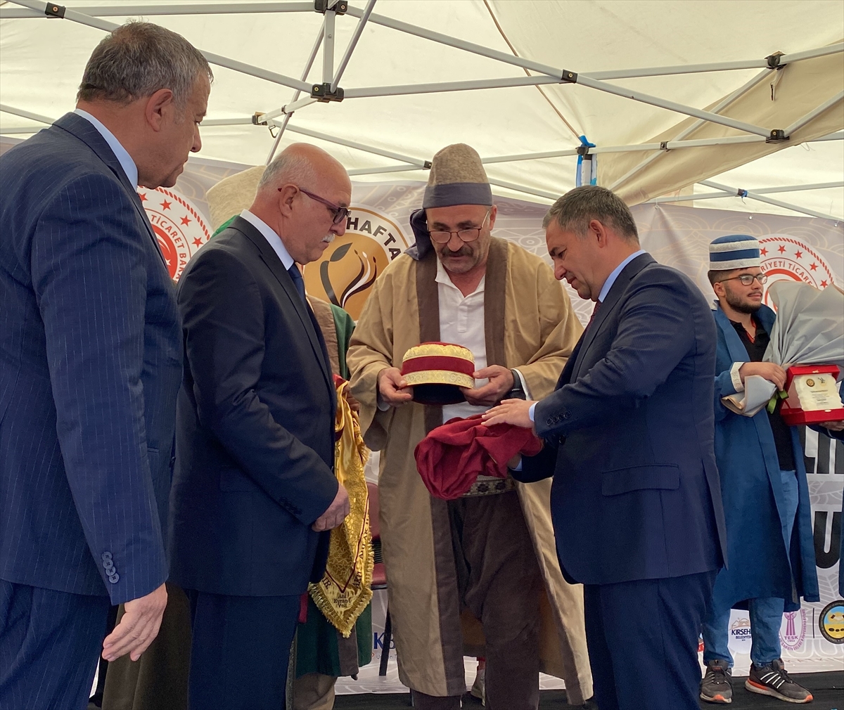 Kırşehir'de ilin Ahisi, kalfası ve çırağına “Ahi duası” ile ödülleri verildi