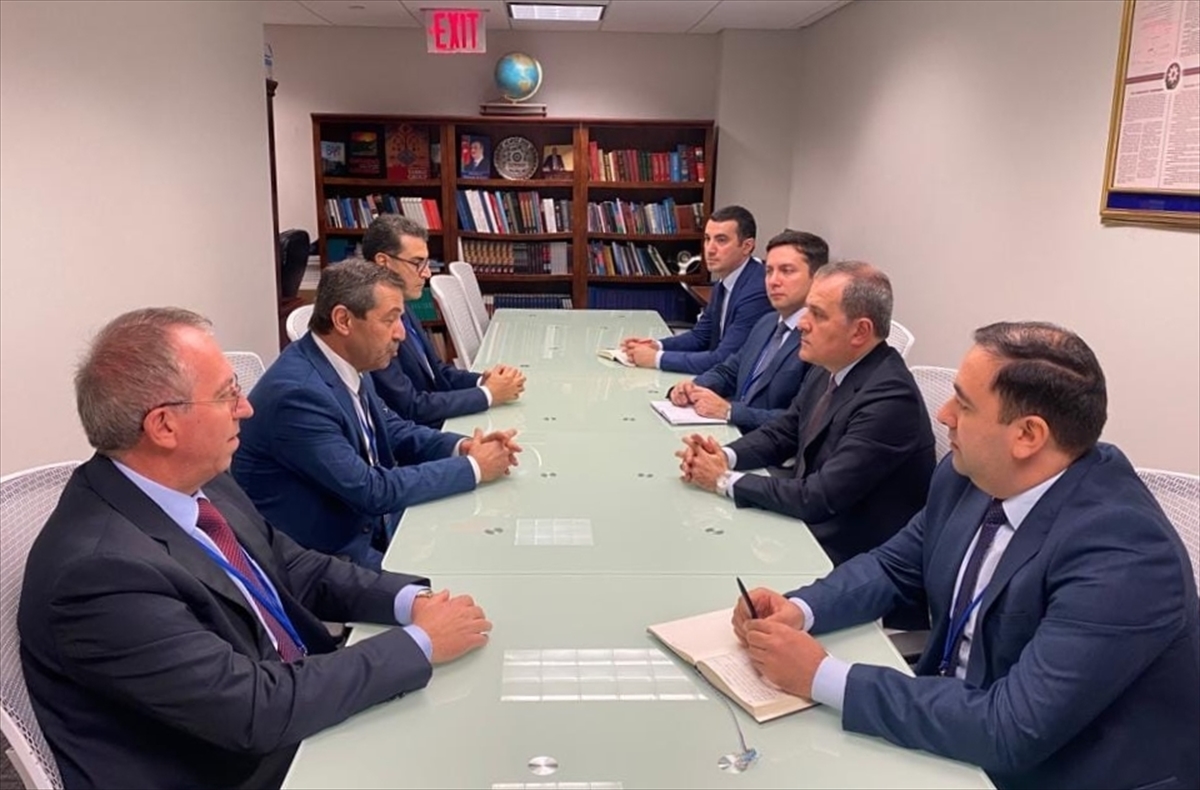 KKTC Dışişleri Bakanı Ertuğruloğlu, Azerbaycanlı mevkidaşı ile New York'ta görüştü