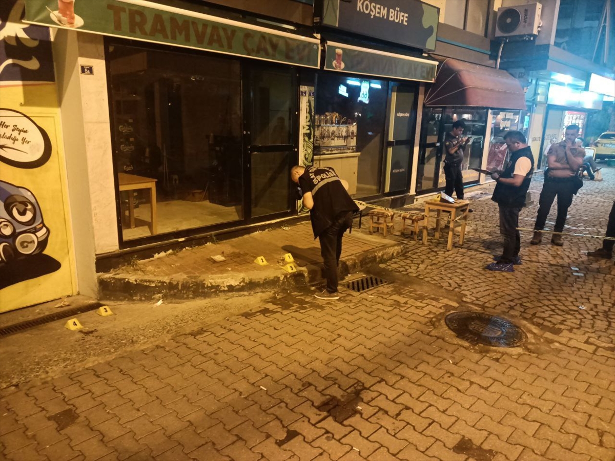 Kocaeli'de bir kişi çay ocağı önünde silahla yaralandı