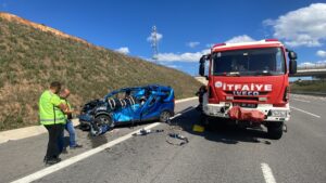 KOCAELİ (AA) – Kuzey Marmara Otoyolu'nun Gebze kesiminde kamyona çarpan