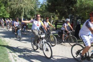 KONYA (AA) – Konya'nın Beyşehir ilçesinde düzenlenen 10. Geleneksel Bisiklet