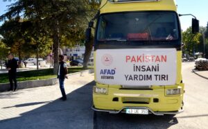 KÜTAHYA (AA) – Kütahya'da, Pakistan'daki selzedeler için hayırseverlerden yardım toplandı.