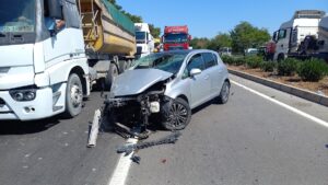 MANİSA (AA) – Manisa'nın Şehzadeler ilçesindeki trafik kazasında 4 kişi