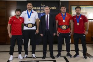 ANKARA (AA) – Ankara Büyükşehir Belediyesi Başkanı Mansur Yavaş, Sırbistan'da