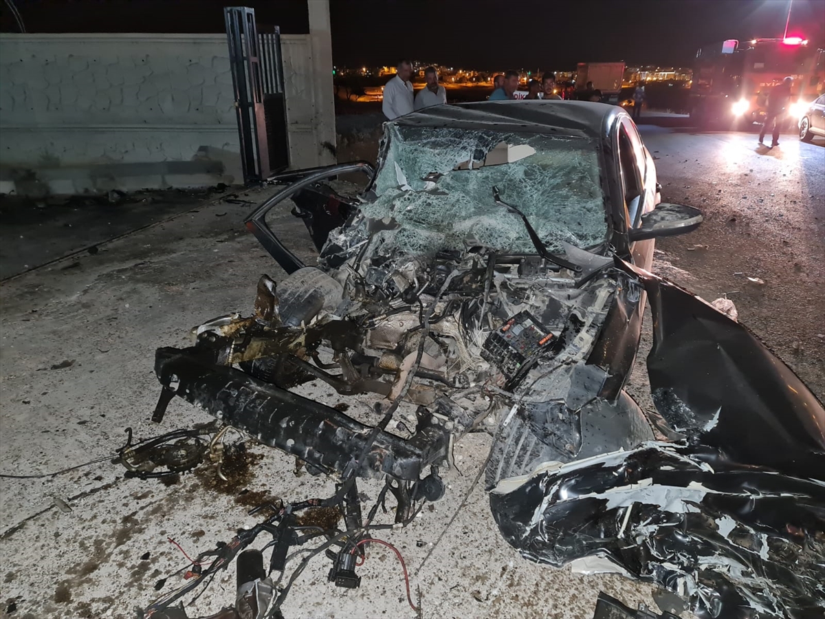 Mardin'de iki kişinin yaralandığı trafik kazası kameraya yansıdı