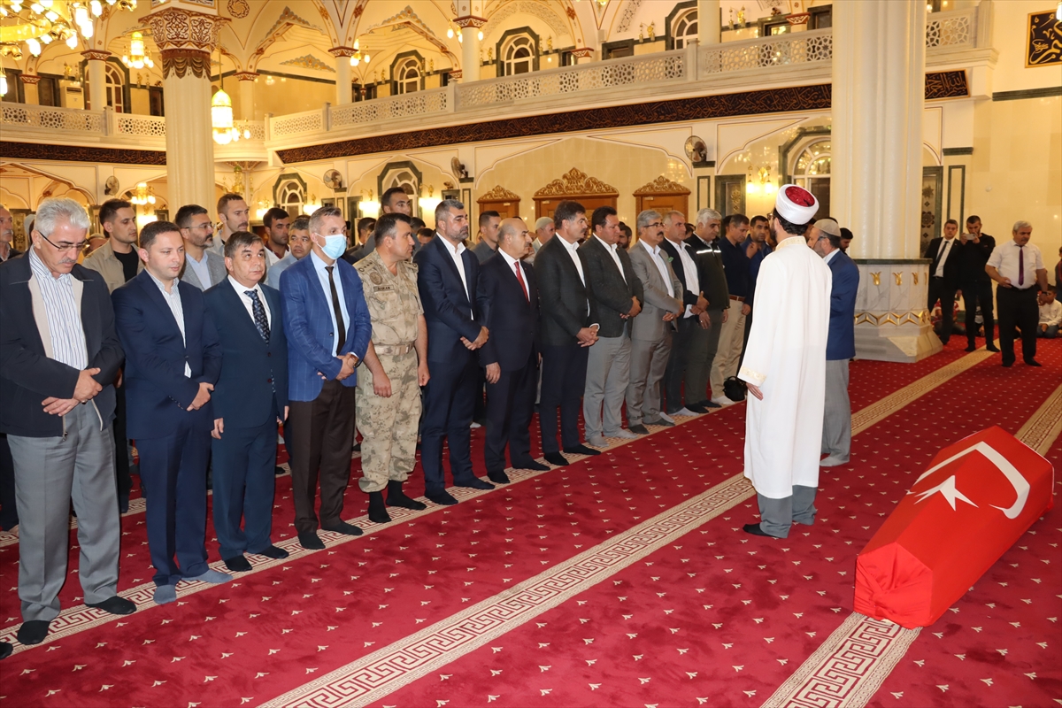 GÜNCELLEME – Mardin'de ormanda silahlı saldırıda ölen işçi toprağa verildi