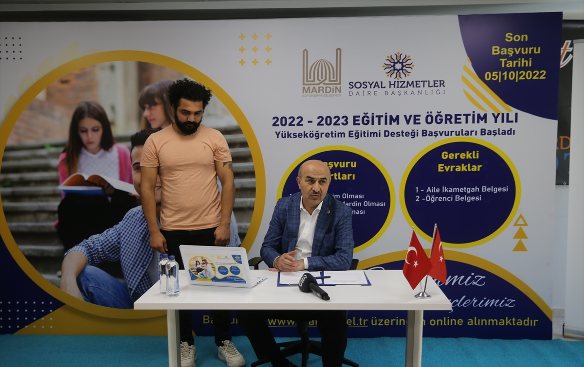 MARDİN (AA) – Mardinli üniversite öğrencilerinin ihtiyaç sahibi ailelerine Büyükşehir