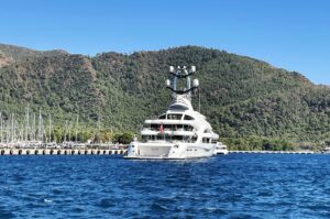 MUĞLA (AA) – Muğla'nın Marmaris ilçesi limanında Cayman Adaları bayraklı